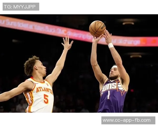 布克：外界认为我安静但在赛场上我会积极发声并努力表达正确观点