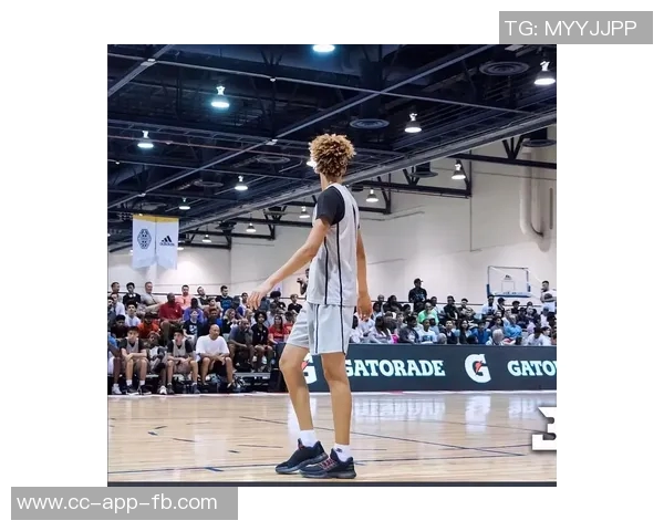 拉梅洛鲍尔全场表现出色20投7中砍下22分带领球队取得胜利